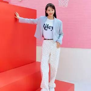 스몰 플라워 패턴 일자 화이트 팬츠 AQ1DP340