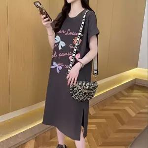 짧은 소매 디자인 리본 영문 오버핏 밑단 트임 원피스 (KYR-WFJA5MX)