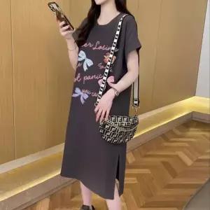 짧은 소매 디자인 리본 영문 오버핏 밑단 트임 원피스 (KYR-WFJA5MX)