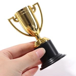 스포츠 이벤트를 위한 1PC 미니 트로피 트로피 생일 파티 어린이 파티 필러 선물