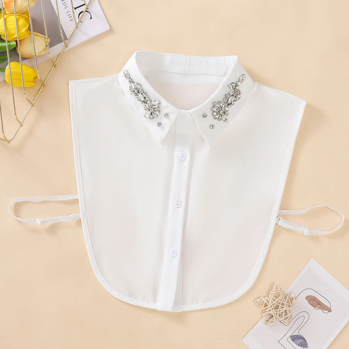 수제 파란색 장식이 있는 흰색 쉬폰 가짜 칼라, 세련되고 우아한 하프 셔츠 스타일 분리형 칼라