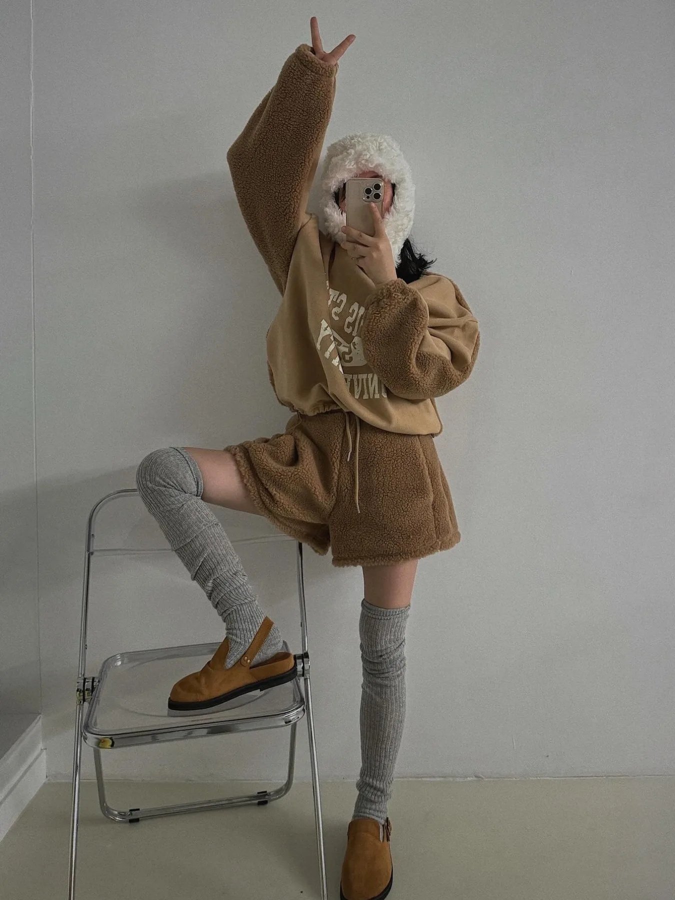 패셔너블한 양털 레터 프린트 스웨트셔츠와 벨트 반바지 투피스 세트 가을 겨울 신상 여성 스트리트웨어