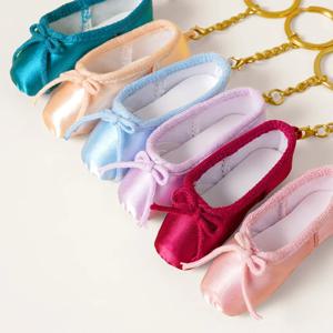 미니 발레 신발 키 체인 Pointe 신발 열쇠 고리 수제 Pointe 신발 매력 가방 댄스 애호가를위한 펜던트 선물