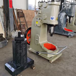 핫 세일 사용하기 쉬운 전기 금속 공압 단조 해머 블랙스미스 파워 해머 단조 기계 판매