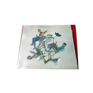 CDTears for Fears, 더티핑포인트는 Tears for Fears의 멜로딕하고 감성적인 깊이를 계속 발휘하면서 현대적인 요소를 결합한 작품입니다.