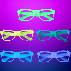 5Pcs 라이트 업 LED 안경 색상 글로우 안경 어둠 속에서 빛나는 생일 파티 용품 어린이 성인을위한 네온 파티 호의