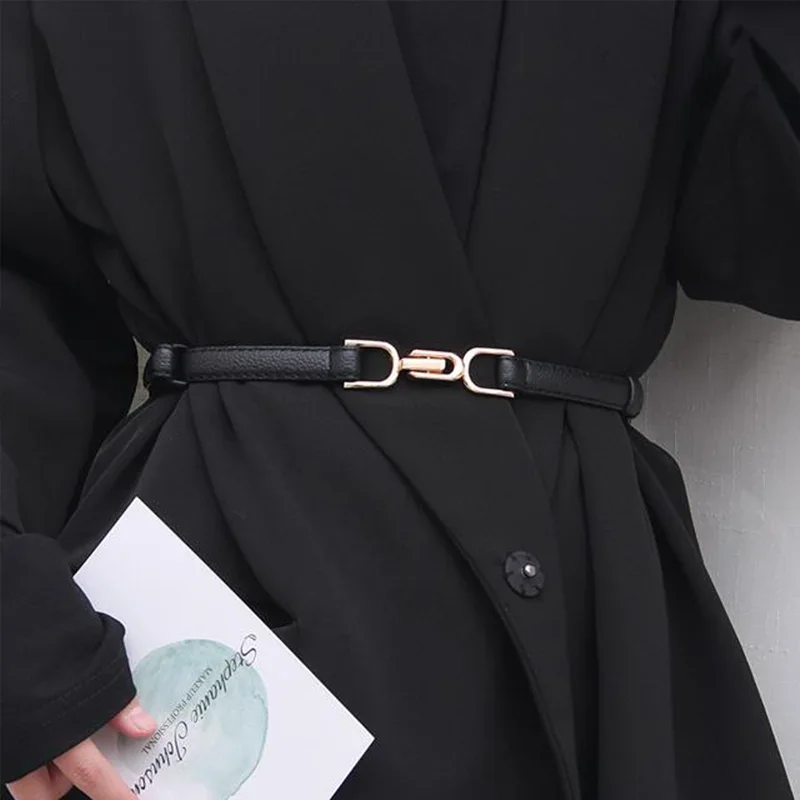 【2025 New】조정 가능한 여성용 스키니 드레스 벨트-빈티지 골든 버클 패셔너블 1pcs 스키니 PU 브랜드 디자인 인조 가죽 벨트