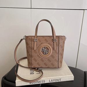 세련된 대용량 크로스 바디 백 여성용 미니멀리스트 가죽 핸드백 빈티지 디자이너 편지 로고 캐주얼 럭셔리 통근자