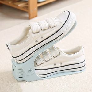 내구성 있는 이중층 신발 지지대 단색 신발 선반 조절 가능한 신발 선반 두꺼운 공간 지지 홈