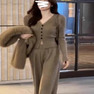 초가을 패션 니트 세트 여성용 긴팔 V넥 버튼 롱 팬츠 고급스러운 느낌 스몰 사이즈 향수풍 스타일