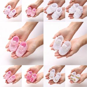 신생아의 첫 번째 침례 신발: 신생아 소년 소녀의 흰색 침례 신발 부드러운 단독 운동화 여러 스타일-9CM/10CM