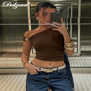 Dulzura 스큐 칼라 반팔 셔링 메탈 티셔츠 여성 솔리드 캐주얼 우아한 Y2K 탑 클럽 스트리트 여름 복장 도매