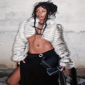 클리우 섹시 패션 크롭 재킷 여성 가을 트렌드 퍼리 따뜻한 스타일 벨트 메탈 버클 가디건 긴팔 하이 스트리트 재킷