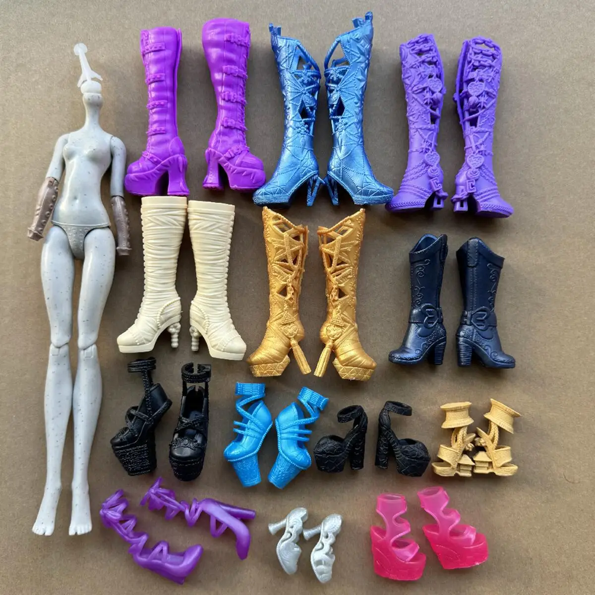새로운 오리지널 몬스터 인형 신발 하이힐 개성 인형 신발 1/6 인형 신발 부츠 샌들 인형 장식품