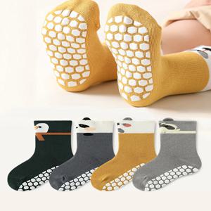 아기 바닥 양말 4 쌍 소년과 소녀를위한 만화 사계절 스테레오 동물 유아 신발 부드러운 밑창 실내 발 뒤꿈치 보호 미끄럼 방지 접착제 양말, 일상 레저 생활에 적합
