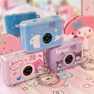Sanrio Kuromi Kawaii 키 체인 Cinnamoroll 멜로디 열쇠 고리 카메라 Pochacco 펜던트 Led 조명 장식품 쥬얼리 크리스마스 선물