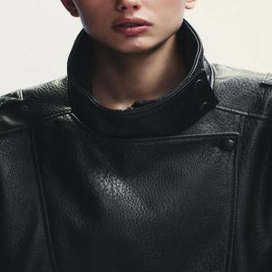 달콤하고 우아하며 패셔너블한 레더렛 긴 소매 스탠드 칼라 재킷 여성용 짧은 아우터웨어 지퍼 클로저 가을 신상품