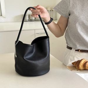 2026 신상 심플 소프트 레더 리치 패턴 버킷백 여성용 싱글 숄더백 유행하는 다용도 한국 스타일 핸드백