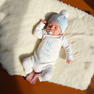 Ylsteed 2피스 세트 HI 나는 여기 있어요 자수 신생아 사진 촬영 점프수트와 니트 폼 햇 아기 남아 의상 사진 촬영용