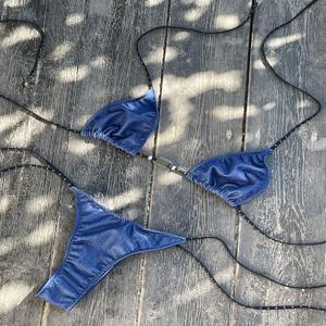 2025 여성용 투피스 수영복 블루 마블 패턴 비즈 스트랩 비치웨어 및 수영장 파티 여름 휴가에 적합