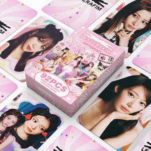 92개/세트 LESSERAFIM 앨범 DIFFERENT 로모 카드 및 스티커 김채우 고품질 양면 컬렉션 포토 카드 팬 선물