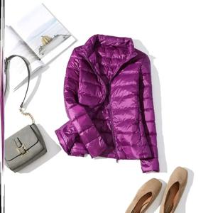 8XL 저렴한 울트라 라이트 다운 겨울 따뜻한 후드 깃털 퍼퍼 자켓 소녀 짧은 봄 가을 코트 여성 여성 빅 사이즈 오리