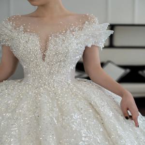 우아한 원숄더 웨딩드레스, 화려한 자수 브라이덜 가운, 고급스러운 느낌의 플러스 사이즈 롱 트레인 플로어 기장 가운