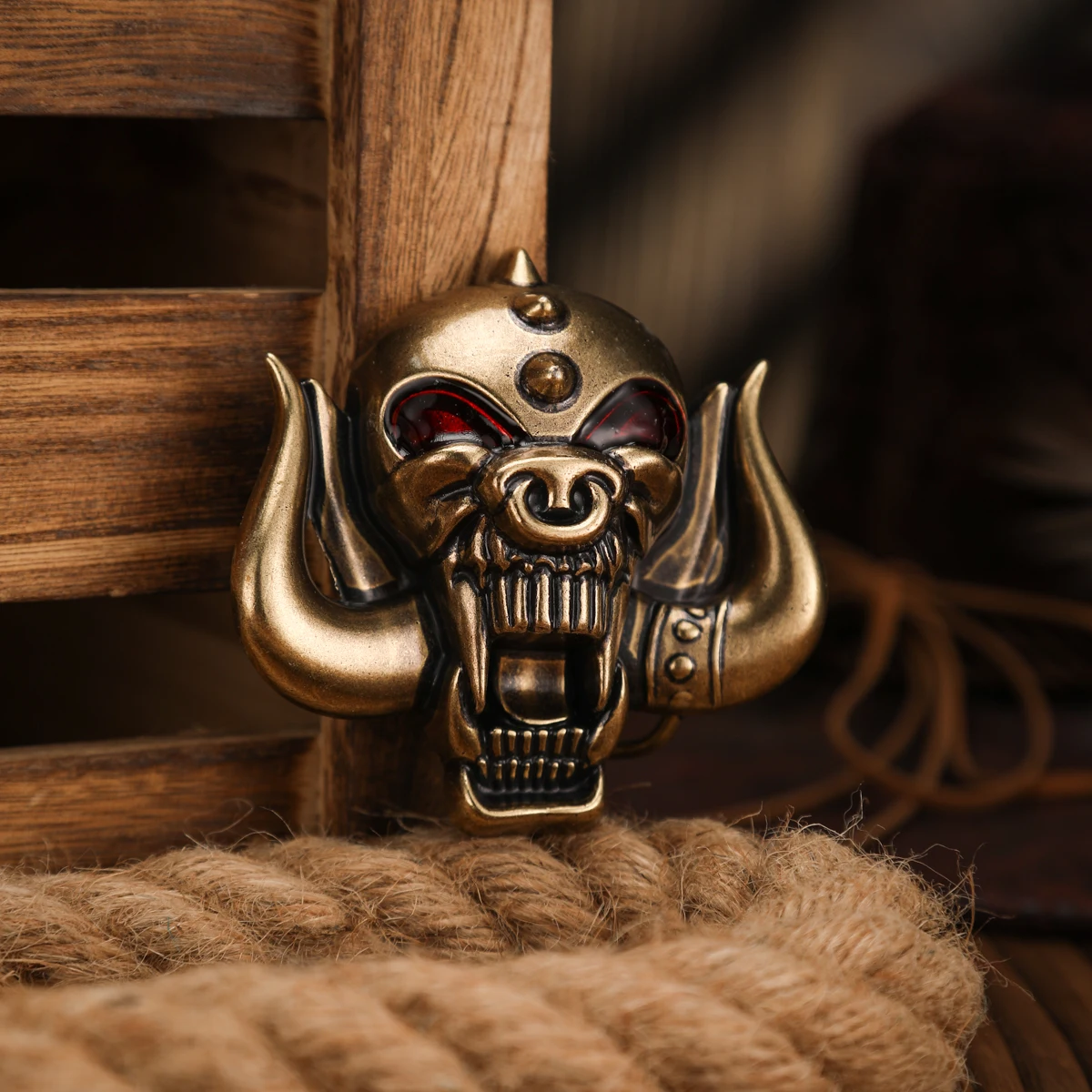 독특하고 레트로한 허리띠 버클이 있는 서양식 벨트 버클