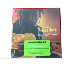 CD3CD 밥 말리의 자유의 노래들은 억압에 반대하고, 사랑과 평화를 핵심 주제로 하여, 그것은 자유의 전당으로서의 중요한 컬렉션이다.