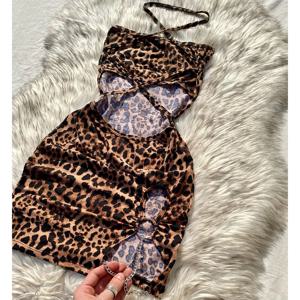 우아하고 세련된 여성의 섹시한 레오파드 프린트 미니 드레스 Strapless 민소매 중공 가방 엉덩이 섹시한 여름 휴가 드레스