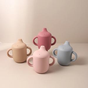 새로운 솔리드 180ML 아기 실리콘 빨대컵 BPA 프리 휴대용 수유컵 휴대용 학습 핸드 샹크 물컵 훈련컵