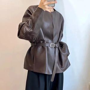 여성용 스타일 가죽 재킷 2025 우아한 슬림 핏 버튼 없는 배트윙 슬리브 숏 코트 벨트 포함 블랙 자케타 쿠로