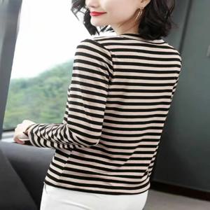 패셔너블한 스트라이프 티셔츠 여성용 긴팔 브이넥 루즈핏 큰 사이즈 기본 셔츠 포켓 손수건 봄 여름