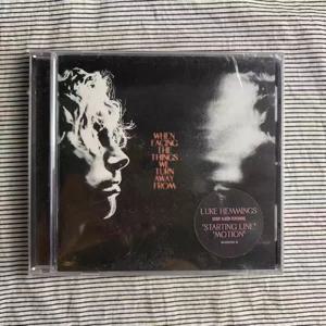 CD 루크 헴밍스 – When Facing The Things We Turn Away From, 2021 아리스타, 데뷔 솔로 앨범, 인디/팝 록