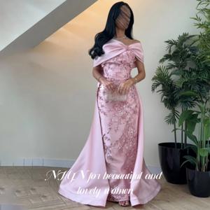 NFYN 핑크 우아한 댄스 파티 드레스 오프 숄더 플리츠 아플리케 파티 드레스 새틴 3D 보우 인어 이브닝 드레스 맞춤형