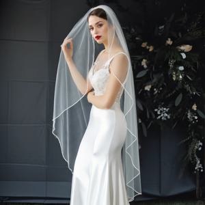 웨딩 베일 짧은 펜슬 엣지 심플한 신부 베일 원 레이어 우아한 로치 웨딩 베일 롱 콤 포함 소프트 싱글 V14