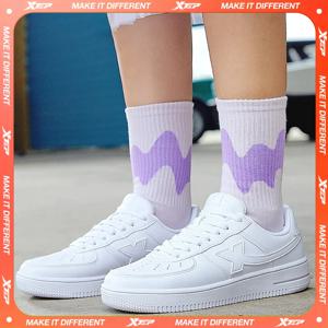 Xtep 여성 스케이트 보드 신발 여성 봄 미끄럼 방지 여성 운동화 화이트 블랙 내구성 아늑한 운동화 881218319851