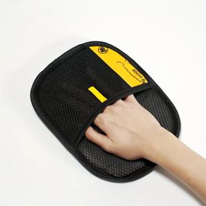 업그레이드 에디션 대형 애완동물 정전기 제거 장갑 - 노란색 포인트가 있는 검정색 폴리프로필렌 고양이 그루밍 장갑