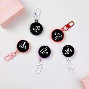 키체인 디지털 시계 맞춤형 우주비행사 스타일 LED 전자 시계 발광 디지털 디스플레이 만화 펜던트 학생용