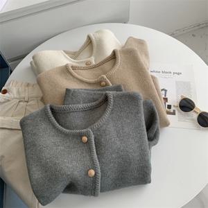 고급스러운 니트 오픈 가디건 여성 패션 2024 봄 심플 매치 골드 버클 향기로운 스타일 두꺼운 따뜻한 긴팔