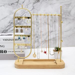 시계, 귀걸이, 팔찌, 목걸이 등을 정리하고 보관하기에 적합한 데스크탑 원목 베이스 주얼리 랙 1개