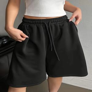 플러스 사이즈 여성 캐주얼 스타일 단색 스웨트셔츠와 드로스트링 허리와 주머니가 있는 반바지는 일상 캐주얼 착용에 적합합니다.