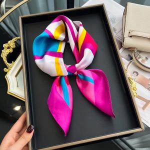 2025 여성을위한 새로운 럭셔리 스퀘어 실크 스카프 Hijab 헤어 밴드 Neckerchief 여성 새틴 목도리 리본 머리띠 목 패션 두건