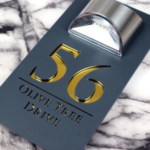 개인화 된 태양 조명 기호 집 번호 기호 야외 플라크 LED 조명 번호 가족 이름 플레이트 도어 레이저 컷 아크릴