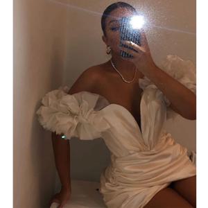 V 넥 섹시한 미니 칵테일 드레스 어깨에서 칼집 민소매 플리츠 파티 드레스 맞춤 여름 새로운 댄스 파티 드레스 Vestidos De