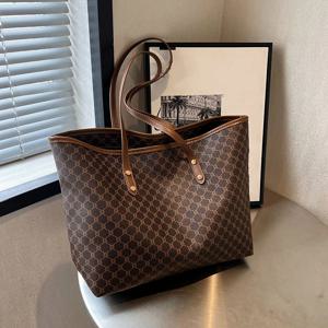 대용량 숄더백 통근 및 캐주얼 사용을 위한 여성용 PU 가죽 핸드백 다용도 토트백