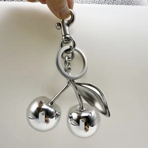 브랜드 핸드백 숄더 백에 대한 가방 매력 미러 페이스 실버/골드 체리 펜던트 여성용 지갑 키 체인 액세서리 선물