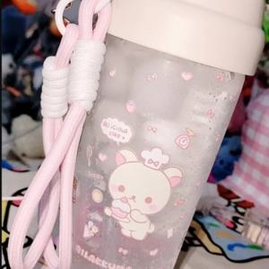 600ml 애니메이션 Kawaii Rilakkuma 플라스틱 밀짚 컵 소녀 만화 어린이 야외 휴대용 대용량 스포츠 물병 선물