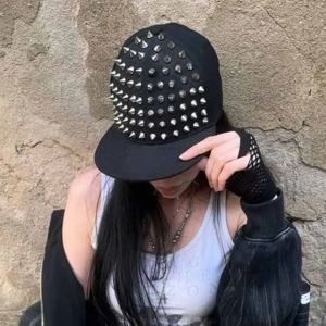 남성과 여성을 위한 스트리트 스타일 리벳 야구 모자, 봄과 여름 야외 스포츠에 적합한 자외선 차단 모자, 조절 가능