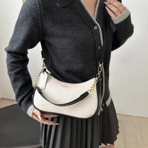 여성용 체리 펜던트 크로스바디 백 PU 가죽 크레센트 백 조절 가능한 스트랩 언더암 백 클로저 핸드백 업무 여행용